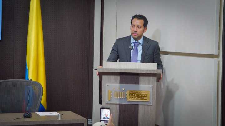 Julián López, presidente de la Cámara, anuncia acciones jurídicas contra sanción del Partido de la U: ‘Una venganza disfrazada de decisión partidista’