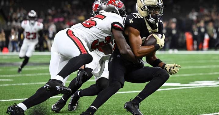 Questionable NFL officiating again takes the spotlight in Week 8
