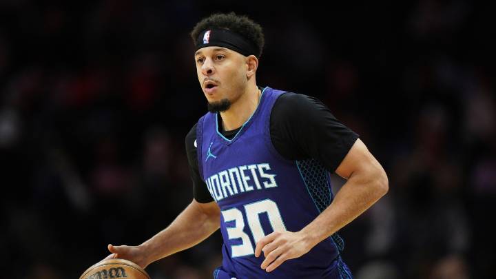Report: Seth Curry joins brother Steph on Warriors