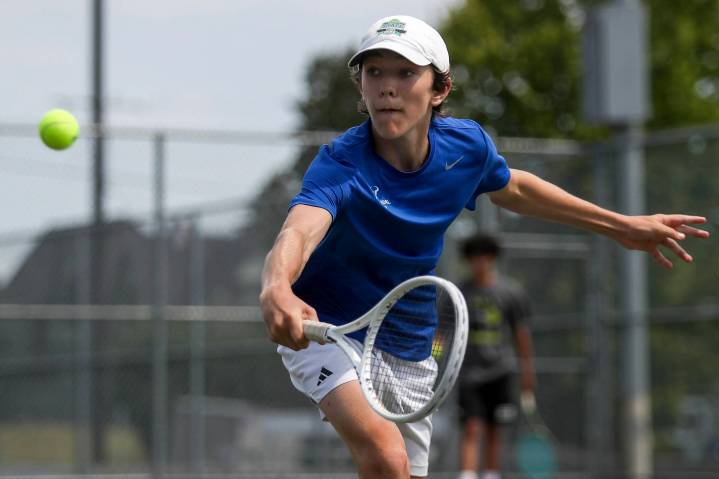 Shorewood downs Edmonds-Woodway to retain league lead at 11