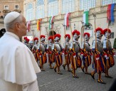 El Papa León XIV aporta su carisma a evento de Guardia Suiza