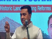 Pramod Sawant distributes forms of Majhe Ghar Yojana
