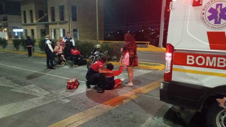 CONDUCTORES DETIENEN A HOMBRE QUE ATROPELLÓ A DOS MOTOCICLISTAS EN LEÓN