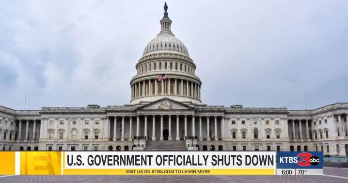 Vote to end government shutdown fails in Senate as Democrats hold firm on health care demands