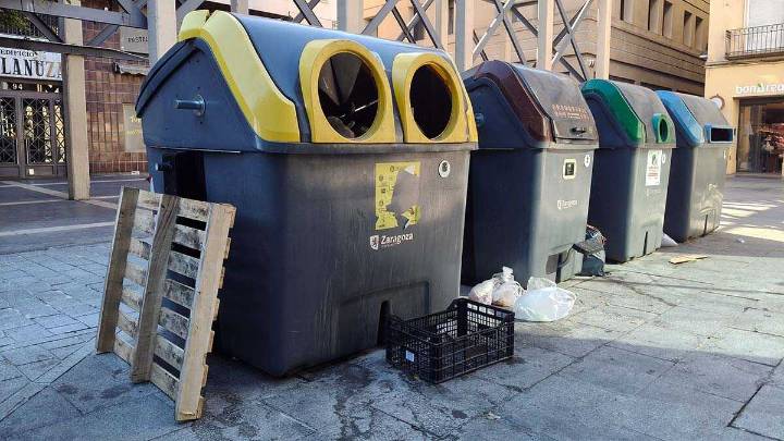 Ojo, dejar la basura fuera del contenedor sale caro: hasta 3.000 euros de multa en Zaragoza