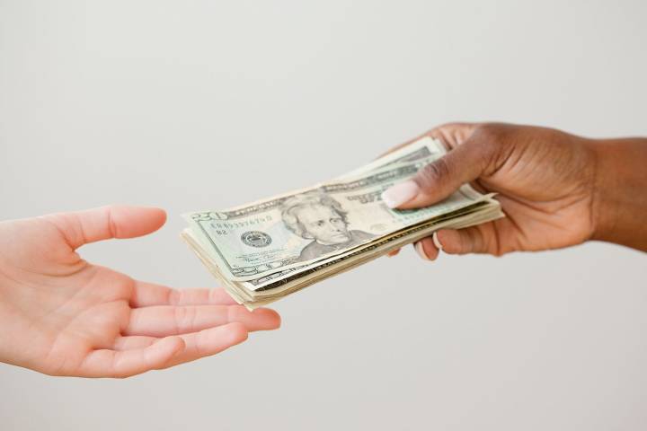 Woman’s Best Friend Called Her ‘Stingy’ for Giving Wine and $70 as Birthday Gift