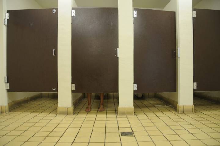 Youngkin urges Loudoun County voters to ‘right a wrong’ on mixed gender school bathroom policies