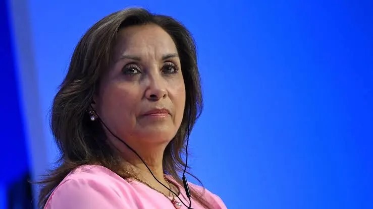 Juez rechaza pedido de impedir salida del país a Dina Boluarte