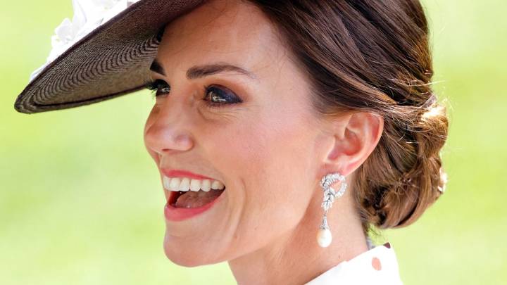 How to master the royal-approved 10-second bun everyone's talking about