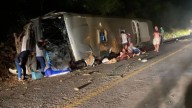 Tragedia en Brasil: autobús pierde el control y vuelca; hay 17 muertos y decenas de heridos
