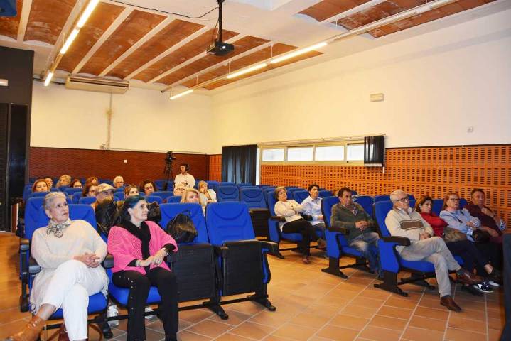 Vuelve el Aula de la Experiencia de la Universidad de Huelva a Punta Umbría