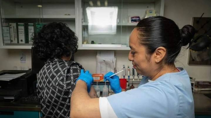 Aplicarán vacunas gratuitas contra influenza y neumococo en Toluca el próximo 28 de octubre