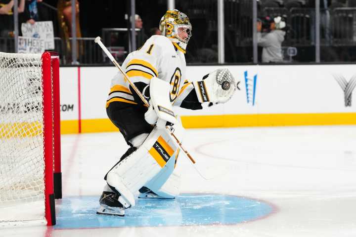 Golden Knights build 3-goal lead, then fend off Bruins 6-5 - The Rink Live | Coverage of youth, junior, high school and college hockey