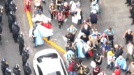 Jubilados empujados y vallados por la Policía en su marcha habitual de los miércoles en Congreso