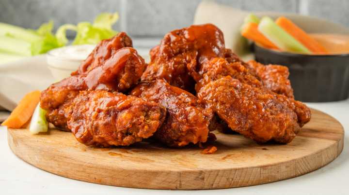 The Best Way To Cook Pub-Style Buffalo Chicken Wings