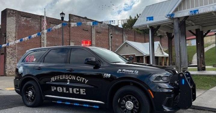 Jefferson City Police honors fallen with retro vehicle