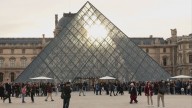 Al menos un detenido por el robo en el Louvre de París, según la prensa francesa