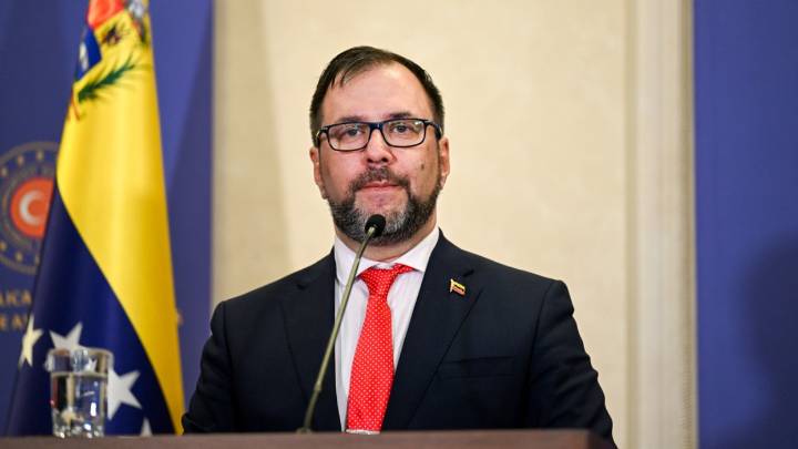 Gobierno de Maduro expresa rechazo a la incursión aérea de EE. UU.