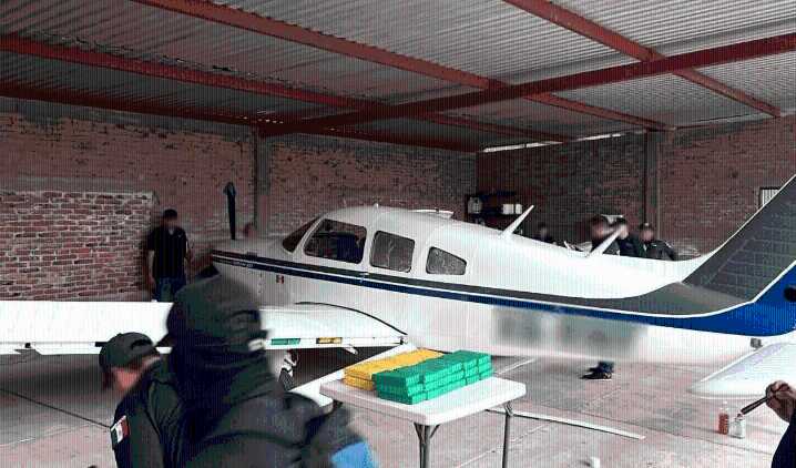 Aseguran más de 200 paquetes con cocaína y una avioneta en aeródromo de Chiapas