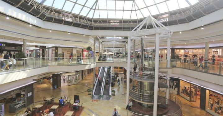 Horarios de los centros comerciales y supermercados que abren en Málaga este 1 de noviembre, Día de Todos los Santos