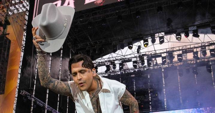 Critican a Nodal por presunta ebriedad e indirectas a Cazzu en Monterrey