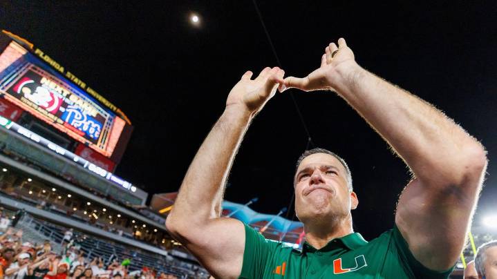 No. 2 Miami jumps Oregon in AP Top 25, Penn State and Texas fall out of poll