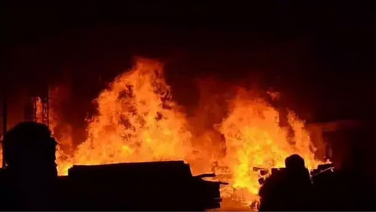 Manipur: Massive fire destroys 10 houses in Moreh town