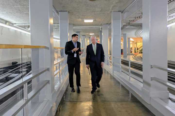 US Senate fails to move ahead on bills extending pay to federal workers during shutdown