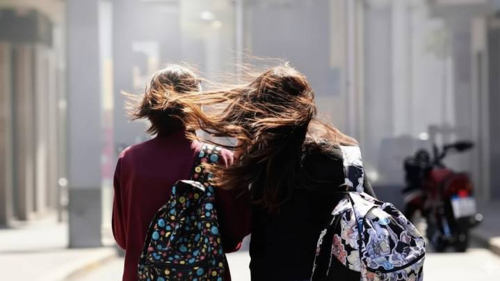 Hay alerta amarilla por vientos fuertes en 8 provincias para hoy, miércoles 15 de octubre