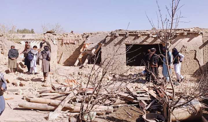 Pakistan launches air strikes in Afghanistan