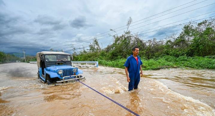 Huracán Melissa | Cuba: Rescatan a 29 personas aisladas por inundaciones provocadas por la tormenta en el este de la isla | Urbano Noris