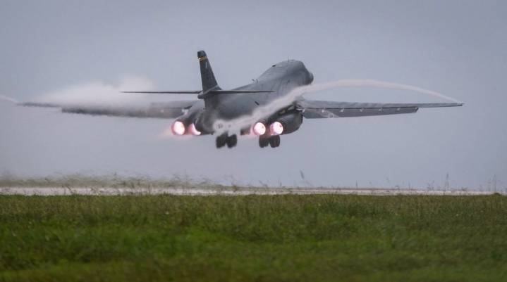 US military flew supersonic B-1 bombers up to the coast of Venezuela – Winnipeg Free Press