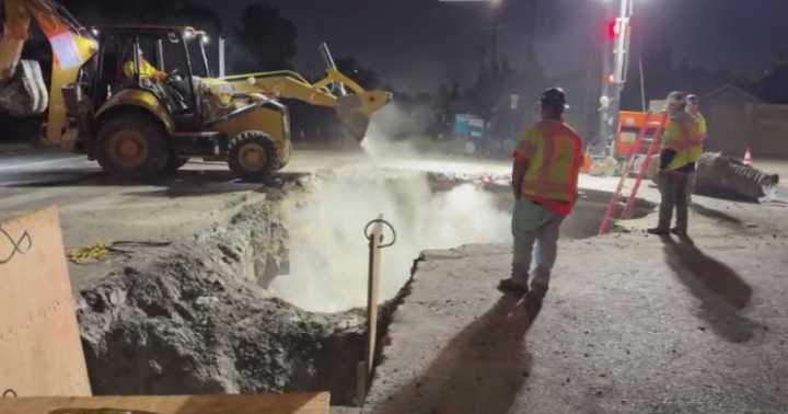 Water pipe bursts in Orange County neighborhood causing large sinkhole