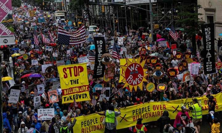 Estadounidenses denuncian abusos y corrupción de Trump