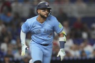 Blue Jays shortstop Bichette making progress, but still day to day with knee injury