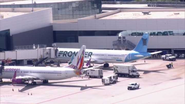 Smoke fills cabin on plane experiencing mechanical issue as it approached FLL; no injuries reported
