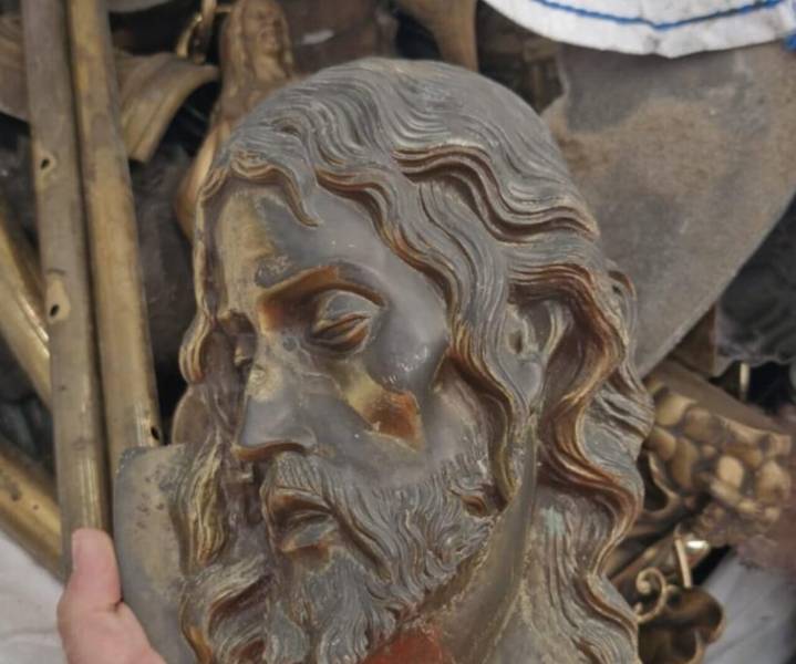 Todas las imágenes I Esto es lo robado en el Cementerio de Torrero: la Policía llamará a las familias