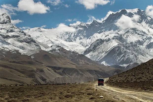 Al menos 350 senderistas evacuados tras una tormenta de nieve en lado tibetano del Everest