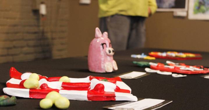 Students show off art at showcase