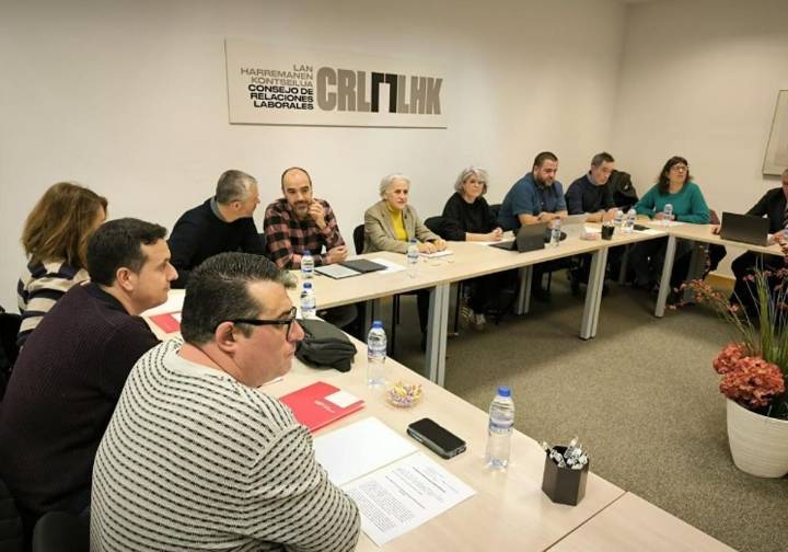 ELA y LAB llevarán a Confebask a los tribunales tras la negativa a negociar un SMI vasco