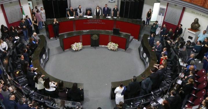 Toma Congreso protesta a integrantes del nuevo Poder Judicial de Colima