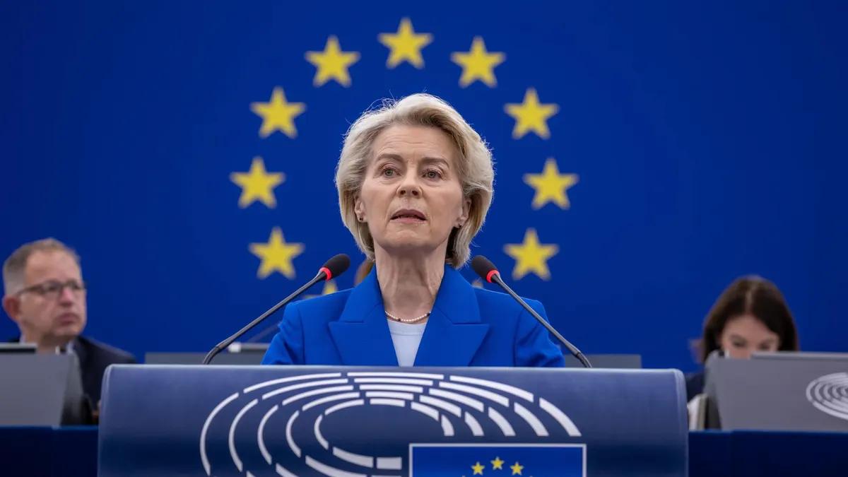 Von der Leyen habla por primera vez de "guerra híbrida" contra Rusia