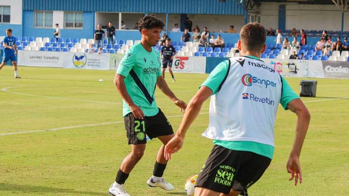 El Extremadura defiende con su gente el liderato