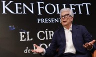 Ken Follet descarta ganar el Nobel porque él escribe para que el lector “disfrute”