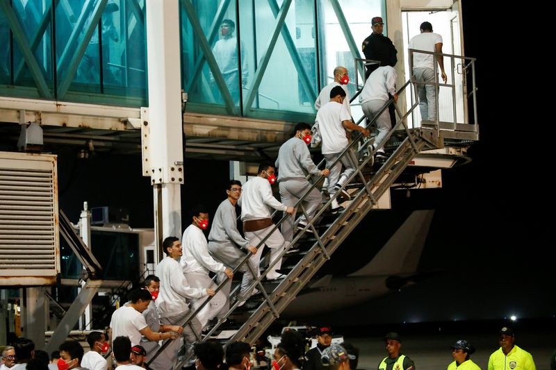 US Supreme Court lets Trump strip temporary status from Venezuelan migrants