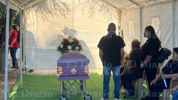 Despiden familiares y amigos a 'Rosy' en el seccional de las Varas