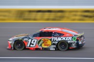 Deadspin | Chase Briscoe snags overtime victory at YellaWood 500