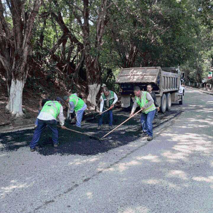 Refuerza JEC mantenimiento de caminos rumbo al Xantolo en la Huasteca potosina