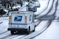 USPS aumenta sus precios de temporada: será más caro enviar regalos en Navidad