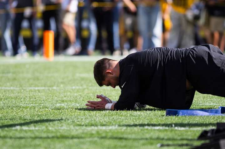 Star Steelers offensive player active despite calf injury against Packers